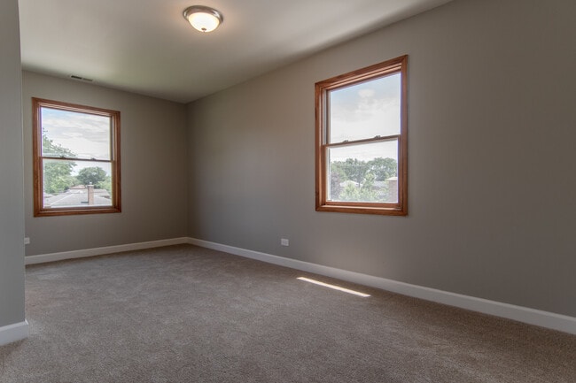 Building Photo - 301 Bohland Ave