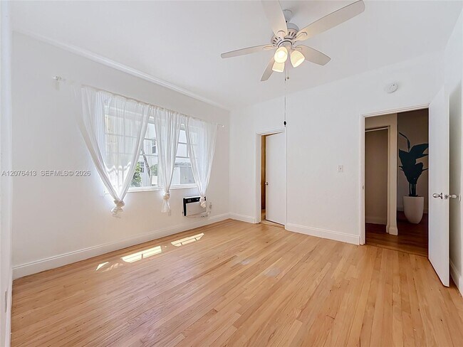Building Photo - 2463 Pine Tree Dr