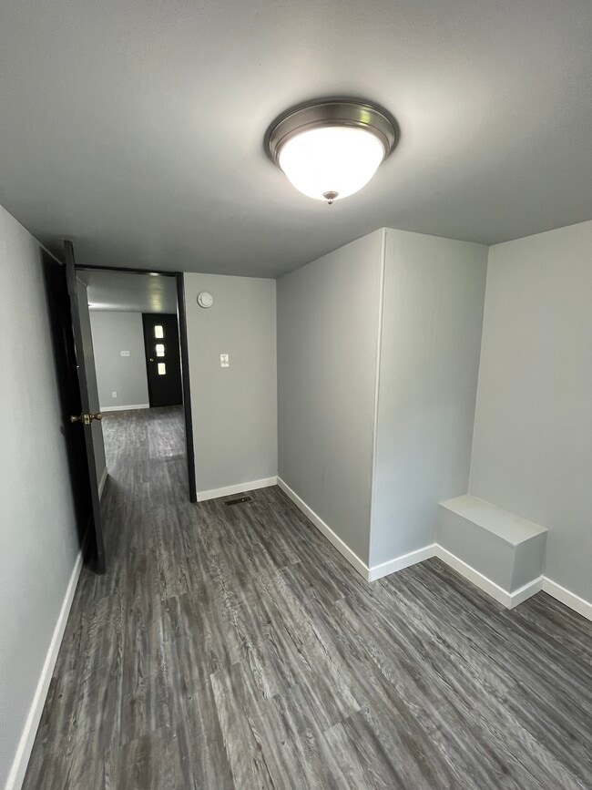 Building Photo - 410 Lakeview-
