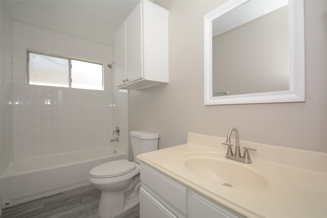 Building Photo - 8826 Pecan Pl Dr