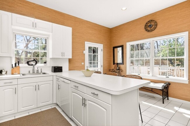 Building Photo - 150 Talmage Farm Ln