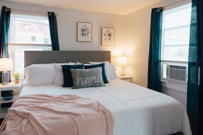 Building Photo - 905 Hill St