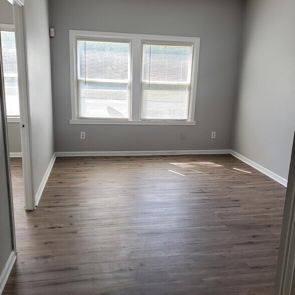 Building Photo - 3602 E Fall Creek Parkway North Dr