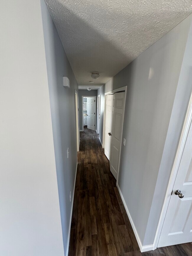 Building Photo - 1211 Redbud St