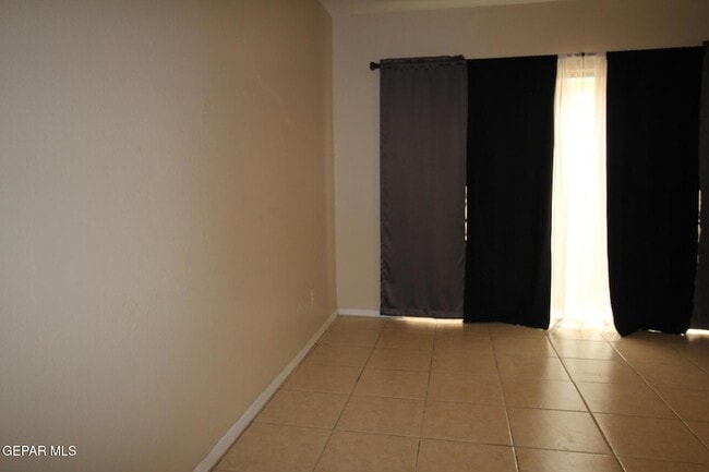 Building Photo - 10711 Ivanhoe Dr