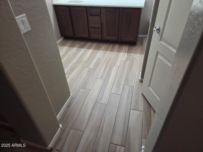 Building Photo - 1168 W Desert Hollow Dr