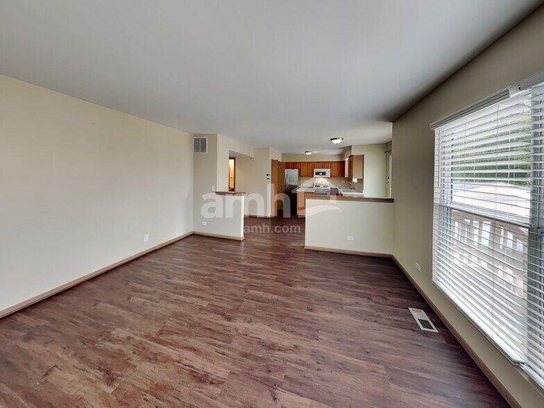 Building Photo - 434 Monarch Ln