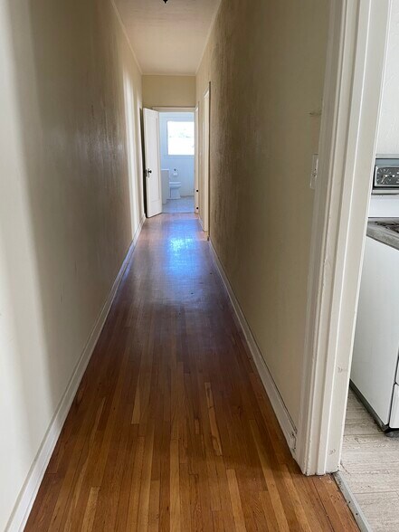 Building Photo - 417 N Gardner St