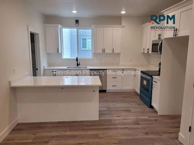 Building Photo - "Charming 3-Bed Oasis in Ogden