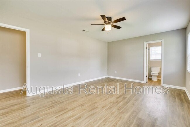 Building Photo - 3606 Cameron Dr