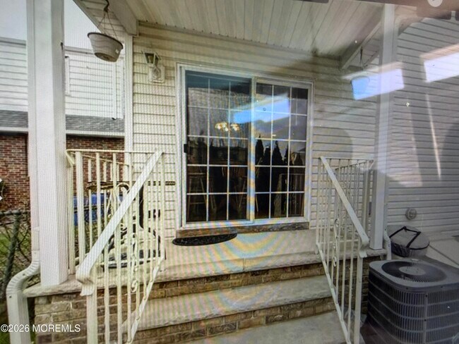 Building Photo - 339 Jeffries St