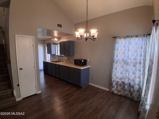 Building Photo - 4813 W Doria Dr