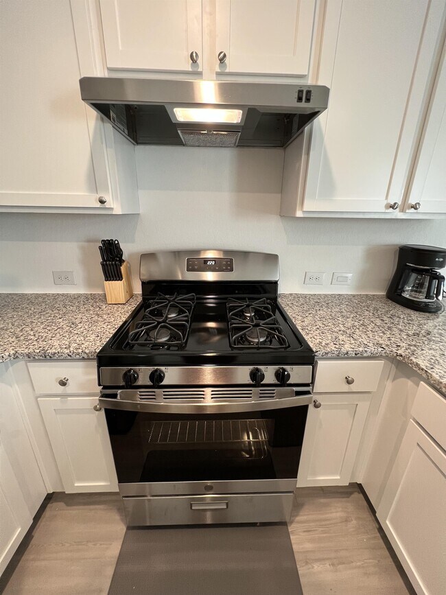 Building Photo - 8523 Grosbeak Cv