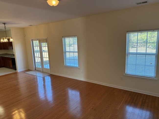 Building Photo - 10 Evergreen Oak Dr