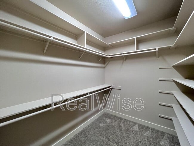 Building Photo - 835 Nutcracker Dr