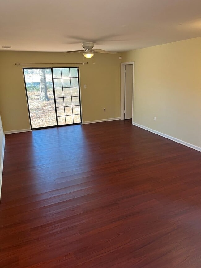 Building Photo - Ash Street (1028)