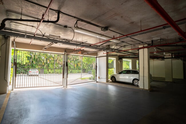 Building Photo - 335 SE 6th Ave