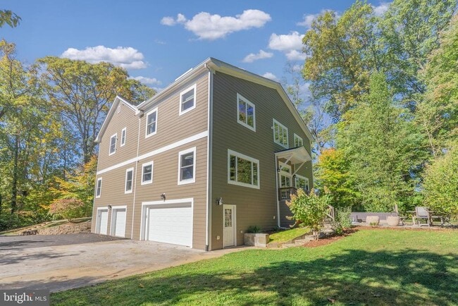 Building Photo - 6415 Bradley Blvd