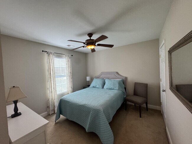 Building Photo - Furnished Duplex in Seneca