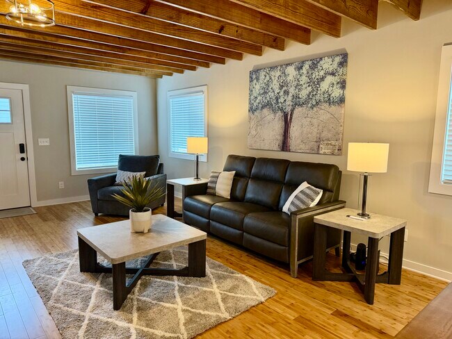 Building Photo - West AVL Cottage 105