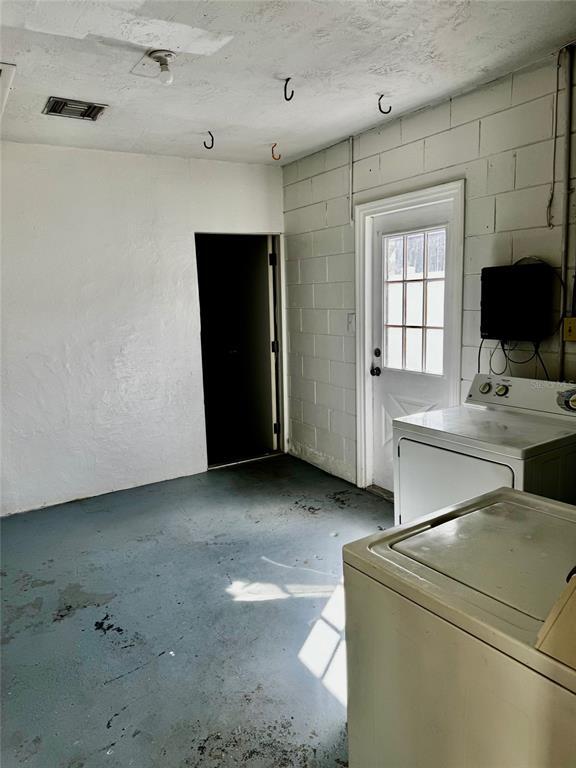 Building Photo - 5561 100th Ave