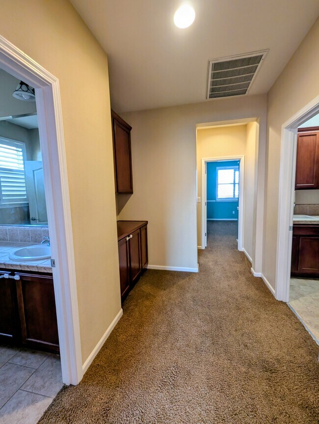 Building Photo - 430 Cicada Ct