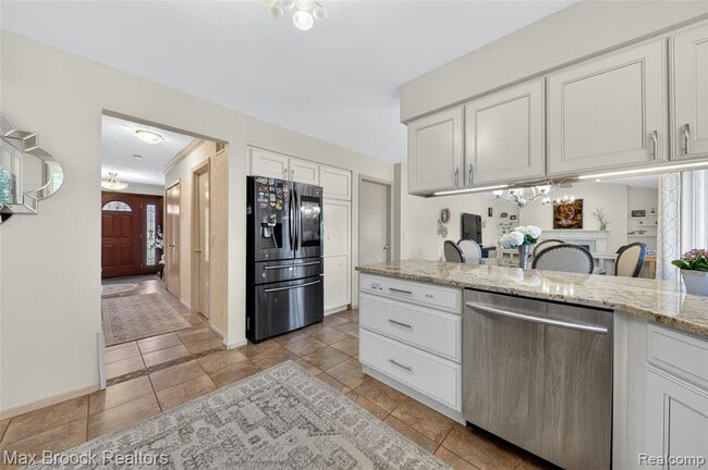 Building Photo - 30118 Kingsway Dr