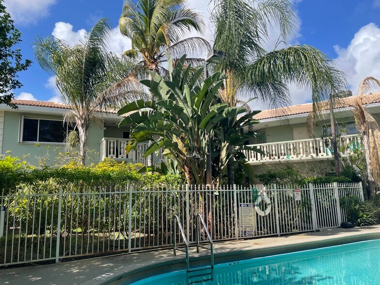 Building Photo - 1423 Holly Heights Dr