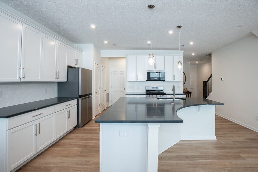 Building Photo - 27849 Birchwood Ct
