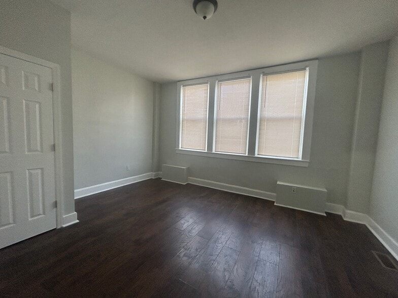 Bedroom - 152 Stuyvesant Ave