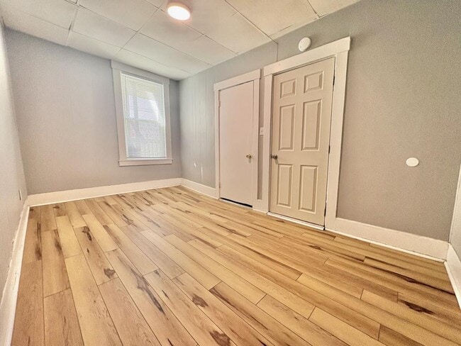 Building Photo - 181 Lincoln St