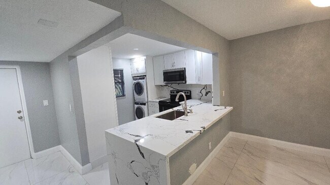 Building Photo - 3000 Riverside Dr