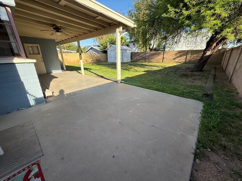 Building Photo - 1634 E 12th St