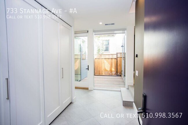 Building Photo - 733 Stannage Ave