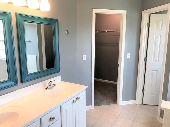 Building Photo - Great Family Home -  Fenced Backyard - Garage!