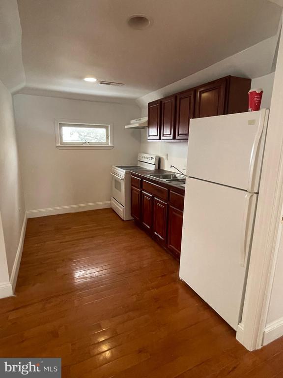 Building Photo - 106 W Camden Ave