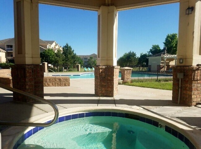 Building Photo - Nice 2 bed 2 bath near DIA in gated community