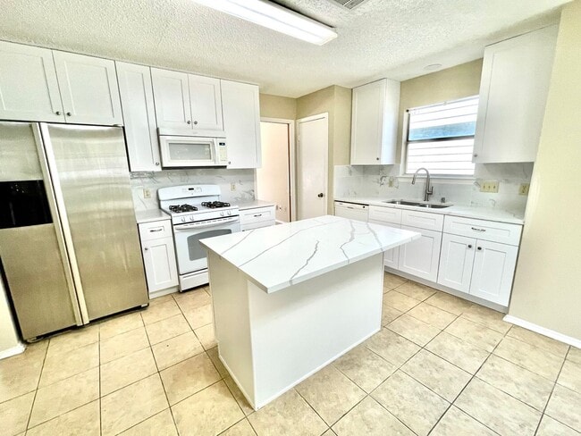 Building Photo - House For Lease in Milwood