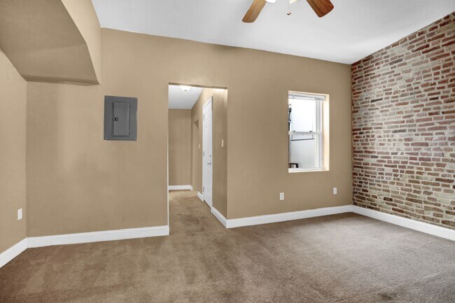 Building Photo - 1103 Light St