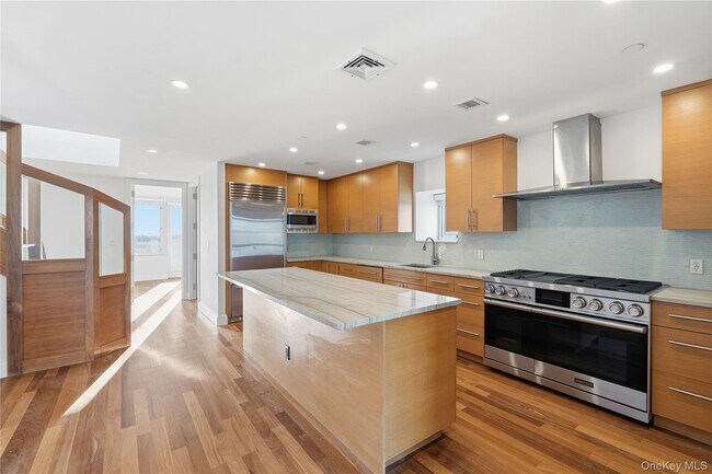 Building Photo - 3220 Arlington Ave