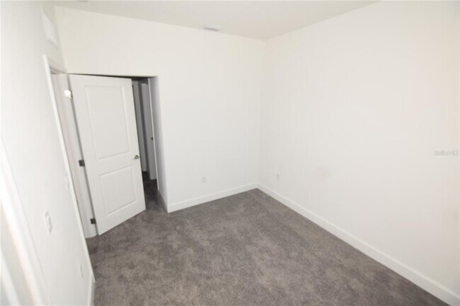 Building Photo - 458 Lake Shore Pkwy