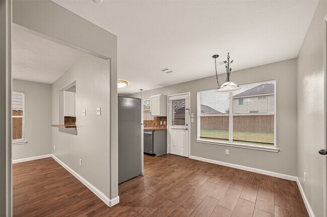 Building Photo - 10902 Clear Villa Ln