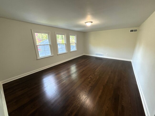 Building Photo - 5516 Sycamore Grove Ln