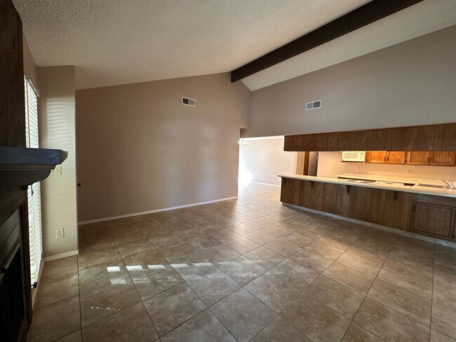 Building Photo - SE Visalia condo coming soon!