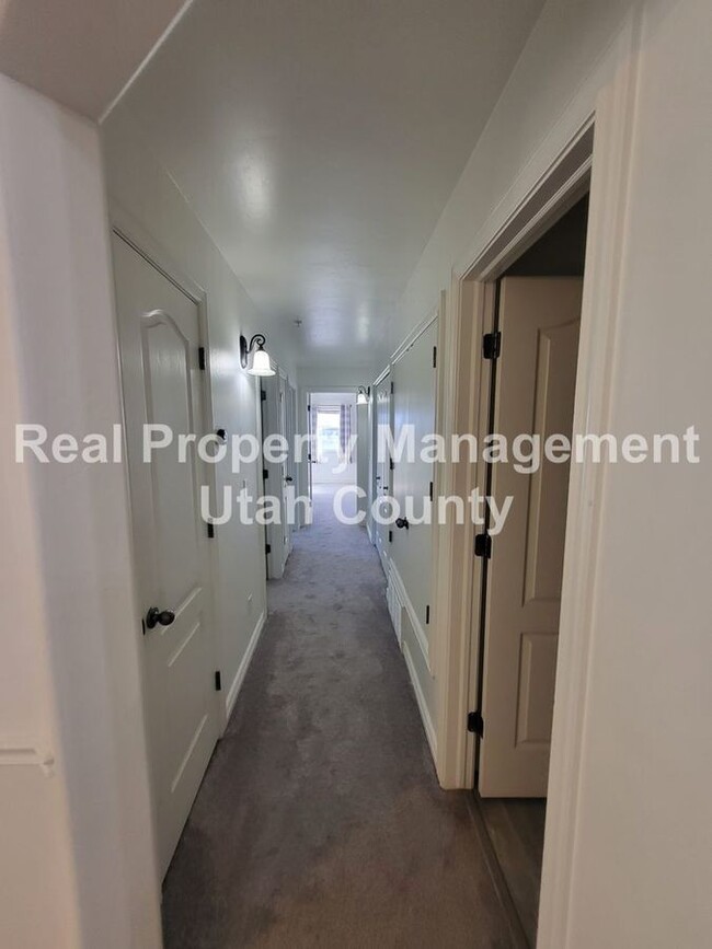 Building Photo - 518 S 2150 W