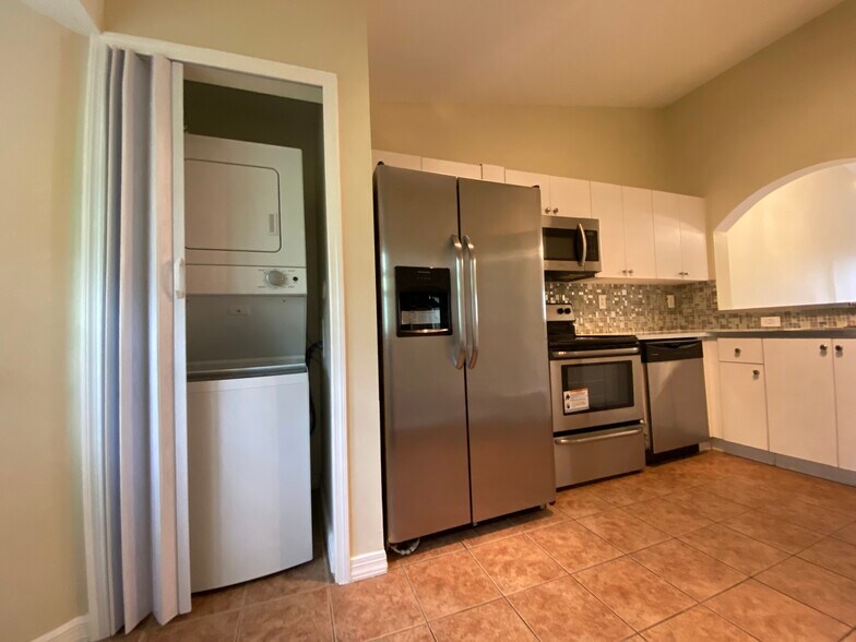 Building Photo - 1320 SE 31st Ct