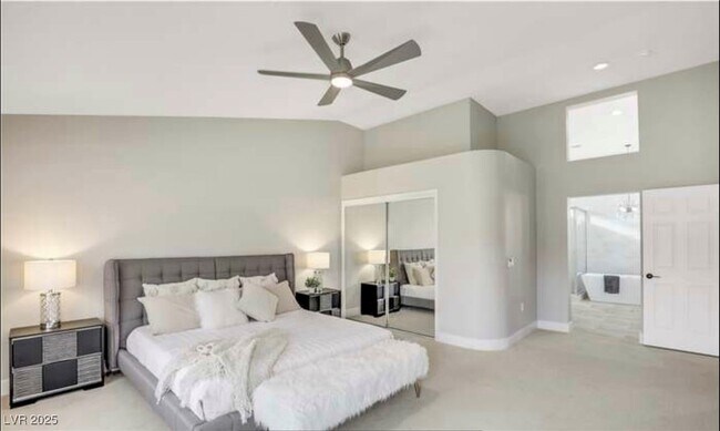 Building Photo - 2608 Desert Sands Dr