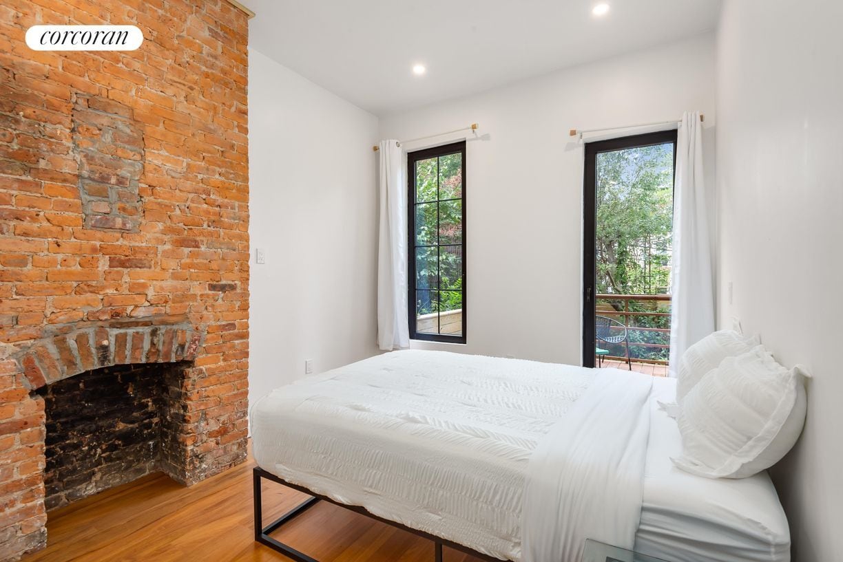 Building Photo - 257 Bleecker St
