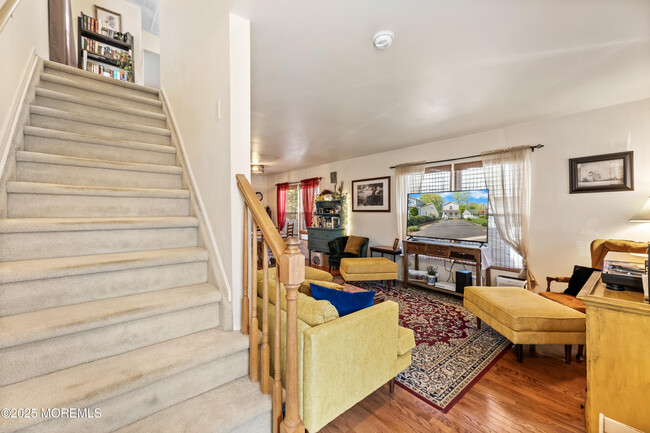 Building Photo - 105 Wayside Dr