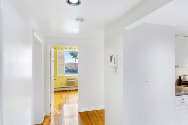 Building Photo - 6902 Narrows Ave